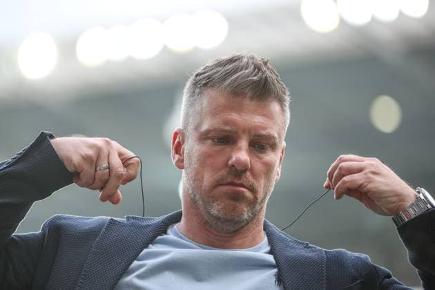 Thoughtful Lukas Kwasniok SC Paderborn 07, Head Coach , Karlsruher SC vs SC Paderborn 07, 2 Bundesliga, 34 Matchday, 2024 2025, 18 05 2025, DFL REGULATES PROHIBIT ANY USE OF PHOTOGRAPHS AS IMAGE SEQUENCES AND OR QUASI VIDEO, Karlsruher SC vs SC Paderborn 07, 2 Bundesliga, 34 Matchday, 2024 2025, 18 05 2025 Karlsruhe Copyright: xEibner-Pressefoto JanxPrihodax EP_JPA