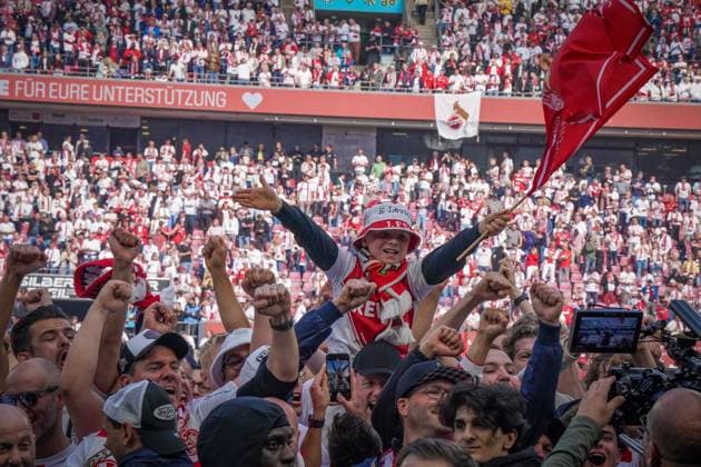 18 05 2025 Germany 2 Soccer Bundesliga 2024 2025, 34 Matchday 1 FC Köln vs 1 FC Kaiserslautern Rhein Energie Stadion Köln Promotion, jubilation, child, flag, joy, championship celebration, storming the pitch, euphoria Copyright: xJOERANxSTEINSIEKx