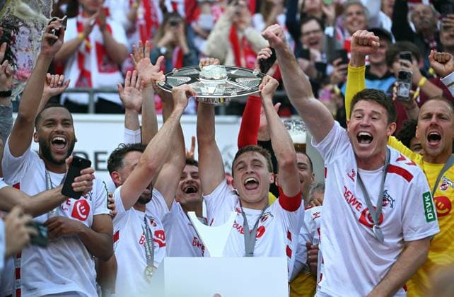 Football, Bundesliga, Germany, Men, Season 2024 2025, Matchday 34, Rhein Energie Stadion Köln, 1 FC Köln FC Kaiserslautern 4 0 Linton Maina KOE , Mark Uth KOE , Timo Hübers KOE , Dominique Heintz KOE and Marvin Schwäbe KOE cheer with the championship trophy Cheers, joy, action