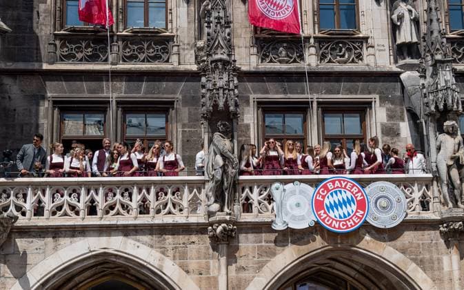 The FC Bayern women on the town hall balcony Reception and championship ceremony FC Bayern Muenchen men and women, football, Bundesliga, 2024 2025 season, 18 05 2025 Reception and championship ceremony FC Bayern Muenchen men and women, football, Bundesliga, 2024 2025 season, 18 05 2025 Muenchen Copyright: xEibner-Pressefoto HeikexFeinerx EP_HFR