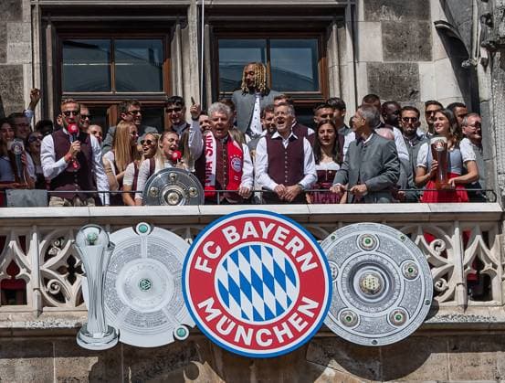 Dieter Reiter Mayor of the City of Munich and Herbert Hainer President, FC Bayern Muenchen celebrate the championship title with the mens team on the town hall balcony Reception and championship ceremony FC Bayern Muenchen men and women, football, Bundesliga, 2024 2025 season, 18 05 2025 Reception and championship ceremony FC Bayern Muenchen men and women, football, Bundesliga, 2024 2025 season, 18 05 2025 Munich Copyright: xEibner-Pressefoto HeikexFeinerx EP_HFR