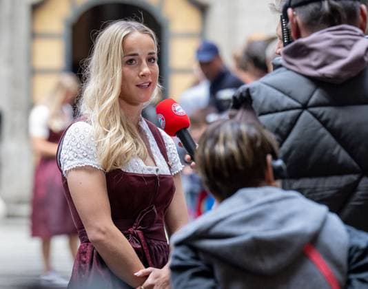 Giulia Gwinn FC Bayern Muenchen Women, 7 at the interview Reception and championship ceremony FC Bayern Muenchen Men and Women, Football, Bundesliga, Season 2024 2025, 18 05 2025 Reception and championship ceremony FC Bayern Muenchen Men and Women, Football, Bundesliga, Season 2024 2025, 18 05 2025 Muenchen Copyright: xEibner-Pressefoto HeikexFeinerx EP_HFR