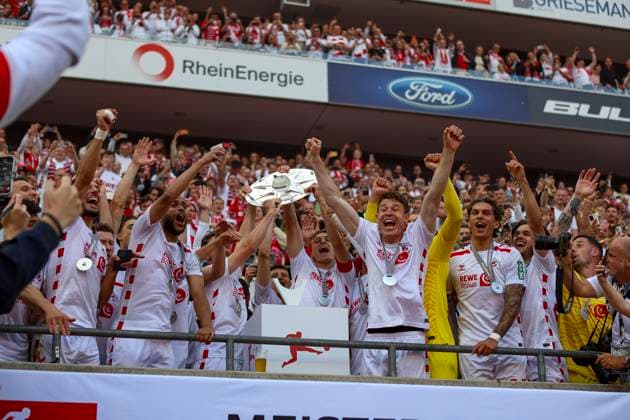 Cologne, Germany, 18 05 25 the team of 1 FC Köln celebrates the promotion with the championship trophy during the match of the 2 Bundesliga between 1 FC Köln vs 1 FC Kaiserslautern at RheinEnergieStadion Köln RheinEnergieStadion North Rhine Westphalia Germany Copyright: xBrauer-Fotoagenturx xAdrianxSchlx