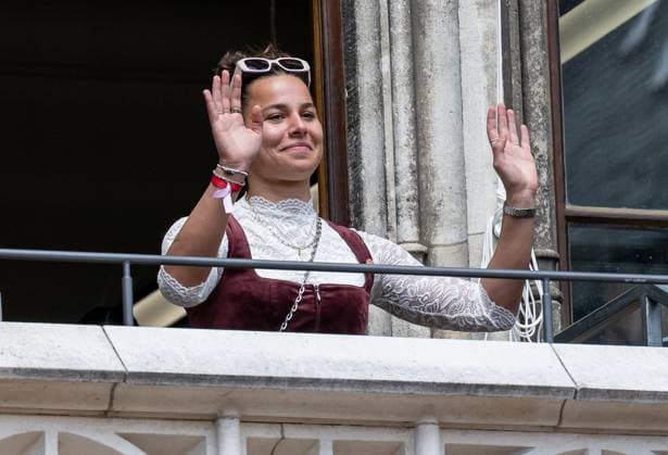 Lena Oberdorf FC Bayern Muenchen women, 8 Reception and championship ceremony FC Bayern Muenchen men and women, football, Bundesliga, 2024 2025 season, 18 05 2025 Reception and championship ceremony FC Bayern Muenchen men and women, football, Bundesliga, 2024 2025 season, 18 05 2025 Muenchen Copyright: xEibner-Pressefoto HeikexFeinerx EP_HFR