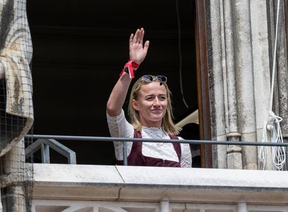 Lea Schueller FC Bayern Muenchen women, 11 Reception and championship ceremony FC Bayern Muenchen men and women, football, Bundesliga, 2024 2025 season, 18 05 2025 Reception and championship ceremony FC Bayern Muenchen men and women, football, Bundesliga, 2024 2025 season, 18 05 2025 Muenchen Copyright: xEibner-Pressefoto HeikexFeinerx EP_HFR