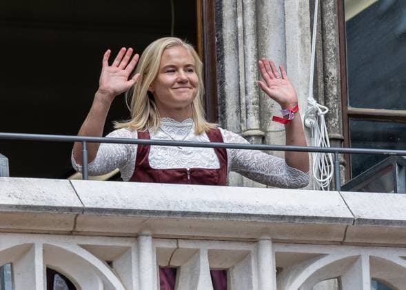 Pernille Harder FC Bayern Muenchen women, 21 Reception and championship ceremony FC Bayern Muenchen men and women, football, Bundesliga, 2024 2025 season, 18 05 2025 Reception and championship ceremony FC Bayern Muenchen men and women, football, Bundesliga, 2024 2025 season, 18 05 2025 Muenchen Copyright: xEibner-Pressefoto HeikexFeinerx EP_HFR
