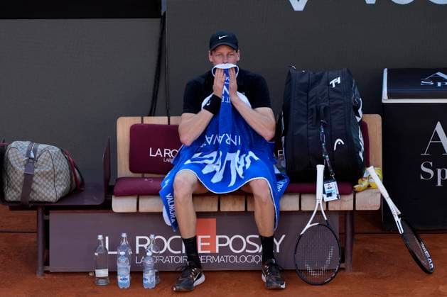 Jannik Sinner of Italy rests during the men final of the Internazionali BNL d Italia 2025 tennis tournament against Carlos Alcaraz of Spain at Foro Italico in Rome, Italy on May 18, 2025. AntoniettaxBaldassarre