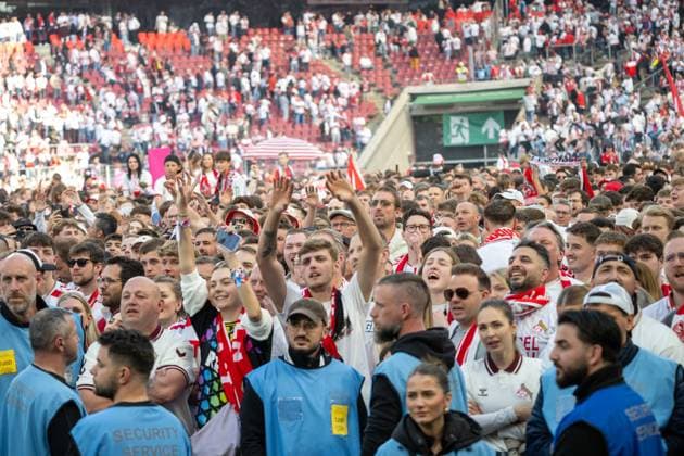 18 05 2025, Football 2 Bundesliga, Season 2024 2025, Matchday 34, 1 FC Koeln 1 FC Kaiserslautern at RheinEnergieStadion in Koeln The fans have stormed the stadium and are celebrating the championship Important notice According to the regulations of the DFL German Football League and the DFB German Football Association, it is prohibited to use or have used photographs taken in the stadium and or of the match in the form of sequential images and or video-like photo series Photo Kirchner Media Thomas Haesler Copyright: xKirchner-Media ThomasxHaeslerx