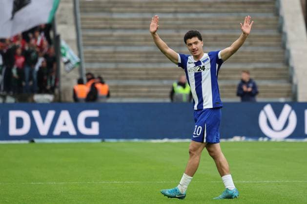 2 Fußball Bundesliga, Hertha BSC Hannover 96 Abschied, Aus, Ende, Abpfiff, Spielende, Ibrahim Maza Hertha BSC Berlin 10 says goodbye, from the audience, during the match in the 2 Fußball Bundesliga, Hertha BSC Hannover 96 in Berlin, Olympiastadion, on 18 05 2025 DFB regulations prohibit any use of photographs as image sequences and or quasi video Copyright: xBEAUTIFULxSPORTS Frankex