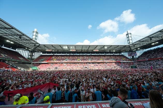18 05 2025, Football, Bundesliga 2, Matchday 34 Season 2024 2025, 1 FC Köln 1 FC Kaiserslautern, Storming the pitch at 1 FC Köln after promotion xRHR PHOTO TKx Copyright: RHR-FOTOx RHR-FOTO TK