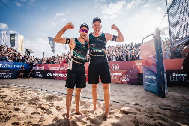 Beach volleyball men Allianz German Beach Tour 2025 Tourstop Düsseldorf 18 05 2025 v l Clemens Wickler and Nils Ehlers win the tournament in Düsseldorf and celebrate Düsseldorf Robert Lehr Ufer Nordrhein Westfalen Germany