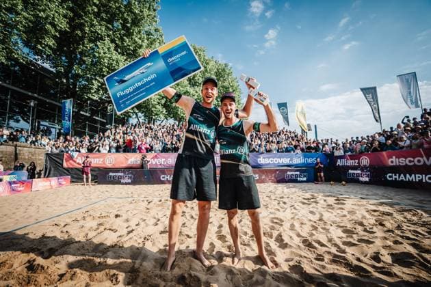 Beach volleyball men Allianz German Beach Tour 2025 Tourstop Düsseldorf 18 05 2025 f l Nils Ehlers and Clemens Wickler win the tournament in Düsseldorf and celebrate Düsseldorf Robert Lehr Ufer Nordrhein Westfalen Germany