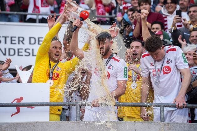 GER, 2 FBL, 1 FC Köln Koel vs 1 FC Kaiserslautern 18 05 2025, RheinEnergieStadion, Cologne, GER, 2 FBL, 1 FC Köln Koel vs 1 FC Kaiserslautern in picture Beer shower for Mark Uth 1 FC Köln Koeln, 13 nordphotoxGmbHxx xChristianxSchulze nph000300