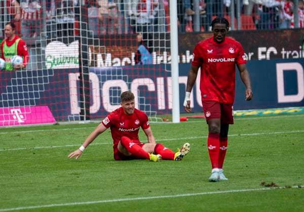 Disappointment at 1 FC Kaiserslautern 18 05 2025, 1 FC Köln 1 FC Kaiserslautern Football, 2 Bundesliga, RheinEnergieStadion Köln DFL regulations prohibit any use of photographs as image sequences and or quasi video Copyright: HMBxMedia xMarcoxBader
