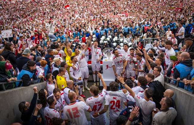Cologne, Germany 18th May 2025 Final cheer Jan Thielmann Cologne Marvin Schwäbe Cologne Eric Martel Cologne Dominique Heintz Cologne Max Finkgräfe Cologne Jusuf Gazibegovic Cologne Jusuf Gazibegovic Cologne Luca Waldschmidt Cologne Tim Lemperle Cologne 1 FC Köln 1 FC Kaiserslautern 18 05 2025