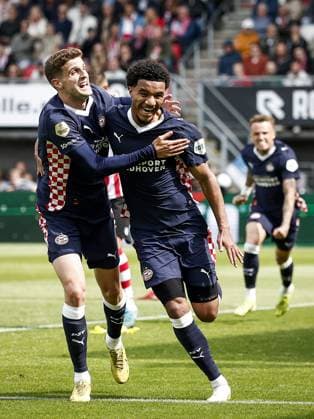 ROTTERDAM - (l-r) Guus Til of PSV Eindhoven, Malik Tillman of PSV Eindhoven celebrate 1-3 during the Dutch Eredivisie match between Sparta Rotterdam and PSV at Sparta Stadion Het Kasteel on May 18, 2025 in Rotterdam, Netherlands. ANP ROBIN ROBIN VAN LONKHUIJSEN Dutch Eredivisie 2024 25 xVIxANPxSportx xxANPxIVx 527917233 originalFilename: 527917233.jpg