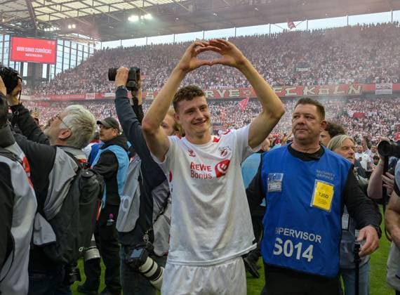 18 05 2025, xjpx, Fussball 2 Bundesliga, 1 FC Koeln 1 FC Kaiserslautern v l Eric Martel Koeln with tears in his eyes after the match DFL DFB REGULATIONS PROHIBIT ANY USE OF PHOTOGRAPHS as IMAGE SEQUENCES and or QUASI VIDEO Koeln
