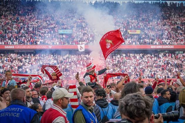 18 05 2025 Germany 2 Soccer Bundesliga 2024 2025, 34 Matchday 1 FC Köln vs 1 FC Kaiserslautern Rhein Energie Stadion Köln Promotion, jubilation, child, flag, joy, championship celebration, storming the pitch, euphoria Copyright: xJOERANxSTEINSIEKx