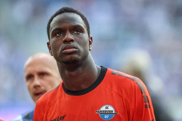 Mourning at Ilyas Ansah SC Paderborn 07, 29 , Karlsruher SC vs SC Paderborn 07, 2 Bundesliga, 34 Matchday, 2024 2025, 18 05 2025, DFL REGULATIONS PROHIBIT ANY USE OF PHOTOGRAPHS AS IMAGE SEQUENCES AND OR QUASI VIDEO, Karlsruher SC vs SC Paderborn 07, 2 Bundesliga, 34 Matchday, 2024 2025, 18 05 2025 Karlsruhe Copyright: xEibner-Pressefoto JanxPrihodax EP_JPA