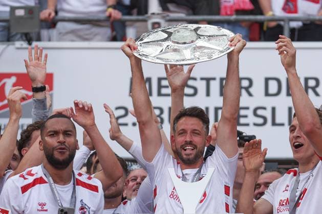 2 Bundesliga 24 25 1 FC Köln 1 FC Kaiserslautern on 18 05 2025 at RheinEnergieSTADION in Cologne Cheers and joy over the championship with the 1 FC Köln team, here Mark Ute Koeln holds up the championship trophy MH