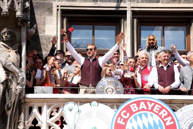 May Day celebration FC Bayern Munich Munich, 18 05 2025 FC Bayern Munich title celebration on Marienplatz at the town hall Harry Kane Bayern Germany Copyright: xMatthiasxGränzdörferx