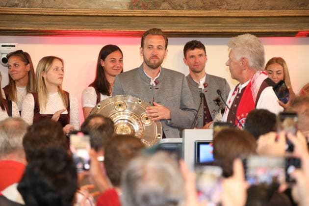 May Day celebration FC Bayern Munich Munich, 18 05 2025 FC Bayern Munich title celebration on Marienplatz at the town hall Harry Kane Bayern Germany Copyright: xMatthiasxGränzdörferx