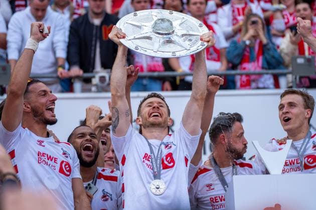Florian Kainz 1 FC Koeln, 11 celebrates the championship of 2 Bundesliga 1 FC Koeln vs 1 FC Kaiserslautern, Football, 2 Bundesliga, Matchday 34, Season 2024 2025, 18 05 2025 DFL REGULATIONS PROHIBIT ANY USE OF PHOTOGRAPHS AS IMAGE SEQUENCES AND OR QUASI VIDEO 1 FC Koeln vs 1 FC Kaiserslautern, Football, 2 Bundesliga, Matchday 34, Season 2024 2025, 18 05 2025 Koeln Copyright: xEibner-Pressefoto JustinxDerondex EP_JDU