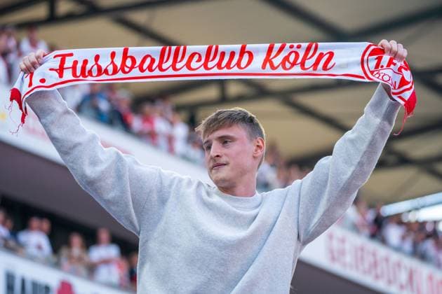 The fans of 1 FC Koeln celebrate the championship of the 2 Bundesliga 1 FC Koeln vs 1 FC Kaiserslautern, Football, 2 Bundesliga, Matchday 34, Season 2024 2025, 18 05 2025 DFL REGULATIONS PROHIBIT ANY USE OF PHOTOGRAPHS AS IMAGE SEQUENCES AND OR QUASI VIDEO 1 FC Koeln vs 1 FC Kaiserslautern, Football, 2 Bundesliga, Matchday 34, Season 2024 2025, 18 05 2025 Koeln Copyright: xEibner-Pressefoto JustinxDerondex EP_JDU
