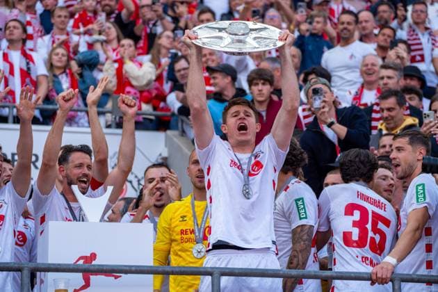 Dominique Heintz 1 FC Koeln, 03 celebrates the championship of 2 Bundesliga 1 FC Koeln vs 1 FC Kaiserslautern, Football, 2 Bundesliga, Matchday 34, Season 2024 2025, 18 05 2025 DFL REGULATIONS PROHIBIT ANY USE OF PHOTOGRAPHS AS IMAGE SEQUENCES AND OR QUASI VIDEO 1 FC Koeln vs 1 FC Kaiserslautern, Football, 2 Bundesliga, Matchday 34, Season 2024 2025, 18 05 2025 Koeln Copyright: xEibner-Pressefoto JustinxDerondex EP_JDU