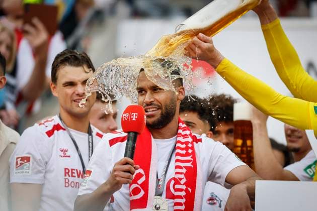 2 Soccer Bundesliga, 1 FC Köln 1 FC Kaiserslautern, 18 05 2025 Linton Maina 1 FC Köln, 37 gets a beer shower 34 Matchday of 2 Soccer Bundesliga, 2 Soccer Bundesliga, 1 FC Köln 1 FC Kaiserslautern on 18 05 2025 at RheinEnergie Stadion in Cologne THE DFL REGULATIONS PROHIBIT ANY USE OF PHOTOS AS PICTURE SEQUENCES AND OR QUASI VIDEO Copyright: xBEAUTIFULxSPORTS AxelxKohringx