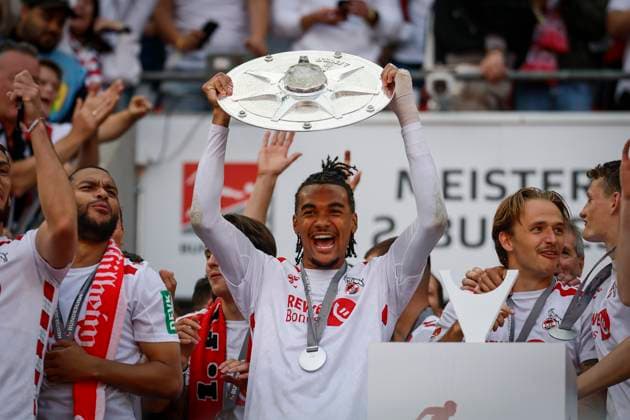 2 Soccer Bundesliga, 1 FC Köln 1 FC Kaiserslautern, 18 05 2025 Damion Downs 1 FC Köln, 42 presents the Zweitliga Meisterschale 34 Matchday of 2 Soccer Bundesliga, 2 Soccer Bundesliga, 1 FC Köln 1 FC Kaiserslautern on 18 05 2025 at RheinEnergie Stadion in Cologne THE DFL REGULATIONS PROHIBIT ANY USE OF PHOTOS AS PICTURE SEQUENCES AND OR QUASI VIDEO Copyright: xBEAUTIFULxSPORTS AxelxKohringx