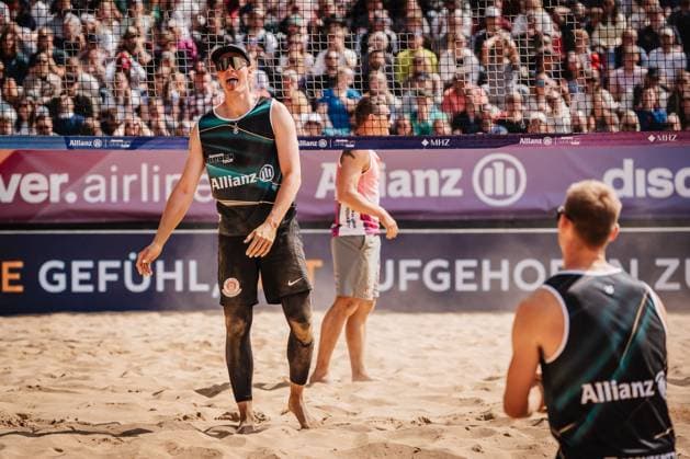 Beach volleyball men Allianz German Beach Tour 2025 Tourstop Düsseldorf 18 05 2025 Robin Sowa sticks his tongue out Düsseldorf Robert Lehr Ufer Nordrhein Westfalen Germany