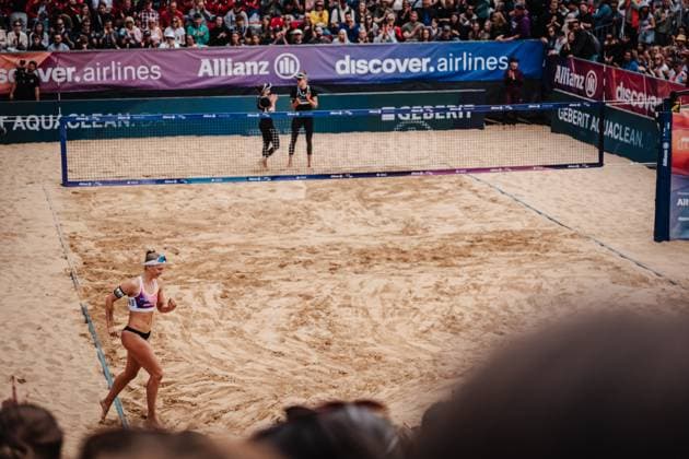 Beach volleyball women Allianz German Beach Tour 2025 Tourstop Düsseldorf 18 05 2025 Sandra Ittlinger enters the stadium Düsseldorf Robert Lehr Ufer North Rhine-Westphalia Germany