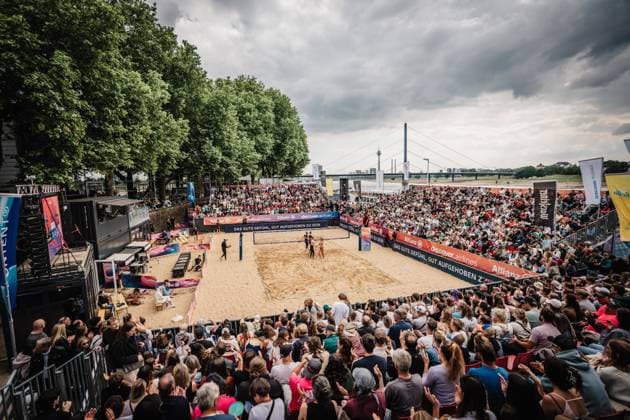 Beach volleyball women Allianz German Beach Tour 2025 Tourstop Düsseldorf 18 05 2025 The full stadium on the Rhine Düsseldorf Robert Lehr Ufer North Rhine-Westphalia Germany