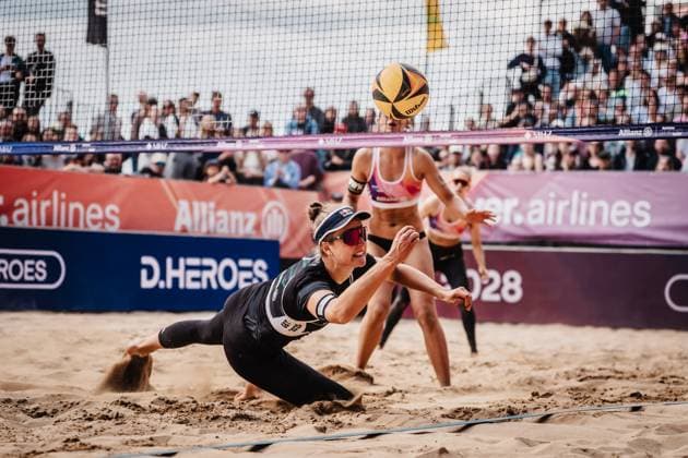 Beach volleyball women Allianz German Beach Tour 2025 Tourstop Düsseldorf 18 05 2025 Svenja Müller jumps to the ball Düsseldorf Robert Lehr Ufer North Rhine-Westphalia Germany