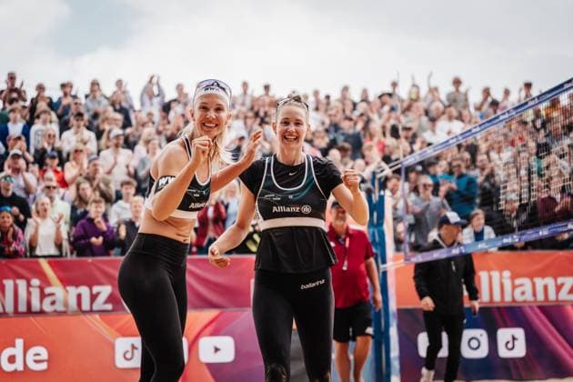 Beach volleyball women Allianz German Beach Tour 2025 Tourstop Düsseldorf 18 05 2025 f l Sandra Ittlinger and Tabea Schwarz cheer after winning the semi-final Düsseldorf Robert Lehr Ufer Nordrhein Westfalen Germany