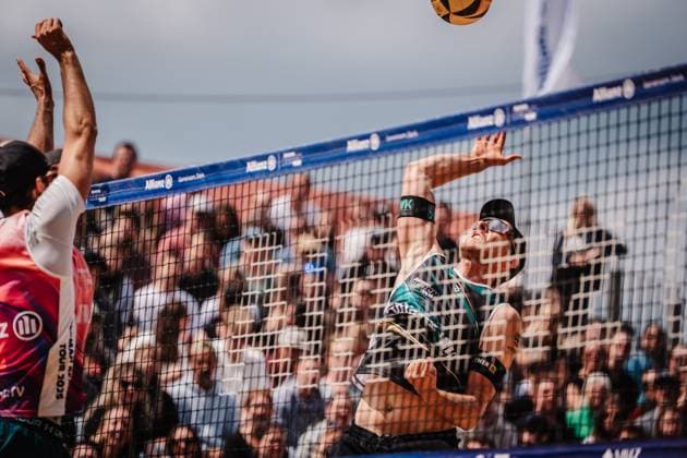 Beach volleyball men Allianz German Beach Tour 2025 Tourstop Düsseldorf 18 05 2025 Nils Ehlers on the attack Düsseldorf Robert Lehr Ufer Nordrhein Westfalen Germany