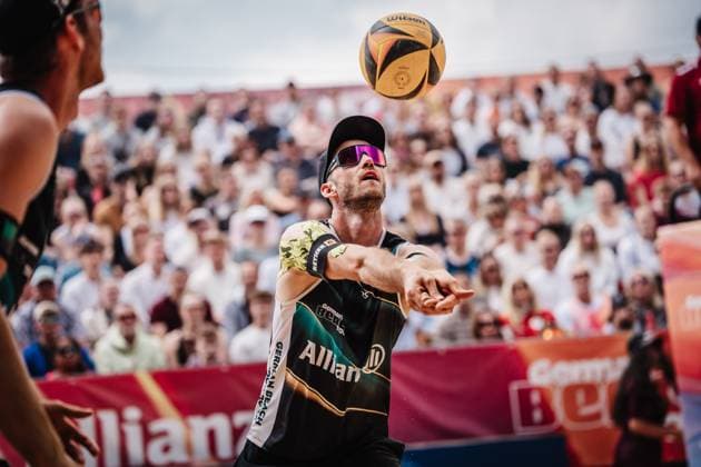 Beach volleyball men Allianz German Beach Tour 2025 Tourstop Düsseldorf 18 05 2025 Clemens Wickler plays the ball Düsseldorf Robert Lehr Ufer Nordrhein Westfalen Germany