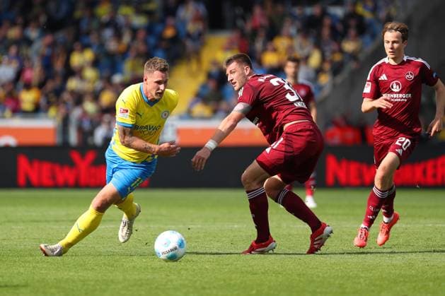 Braunschweig vs Nuremberg, 2 BL Braunschweig, 18 05 2025, FOOTBALL Eintracht Braunschweig vs 1 FC Nuremberg, 2 BL, Season 2024 25 Sebastian Polter Eintracht Braunschweig , Robin Knoche 1 FC Nuremberg Braunschweig