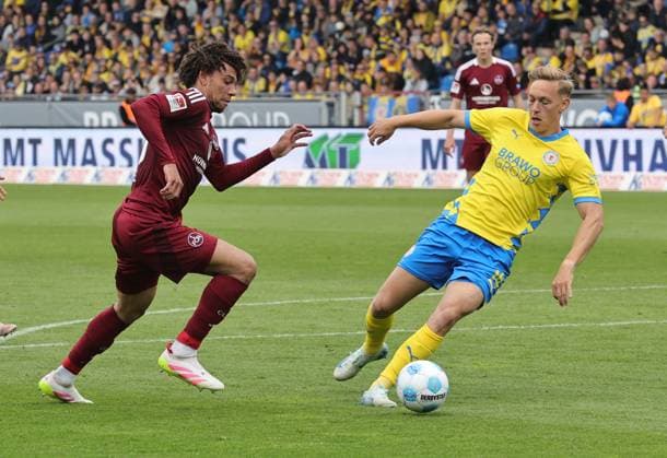 18 05 2025 Soccer Season 2024 2025 2 Soccer Bundesliga 34 Matchday Eintracht Braunschweig BTSV EBS 1 FC Nürnberg FCN Club Sportfoto Zink DaMa xdaxmax DFL regulations prohibit any use of photographs as image sequences and or quasi video only for editorial use Janis Antiste 28, 1 FC Nürnberg FCN Julian Baas 16, Eintracht Braunschweig BTSV EBS