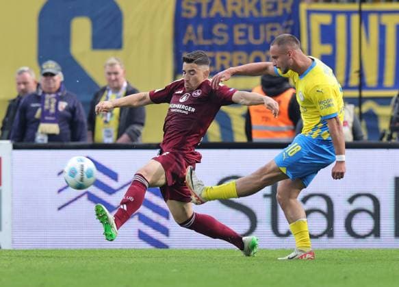 18 05 2025 Soccer Season 2024 2025 2 Soccer Bundesliga 34 Matchday Eintracht Braunschweig BTSV EBS 1 FC Nürnberg FCN Club Sportfoto Zink DaMa xdaxmax DFL regulations prohibit any use of photographs as image sequences and or quasi video only for editorial use Danilo Soares 3, 1 FC Nürnberg FCN Marvin Rittmüller Rittmueller 18, Eintracht Braunschweig BTSV EBS