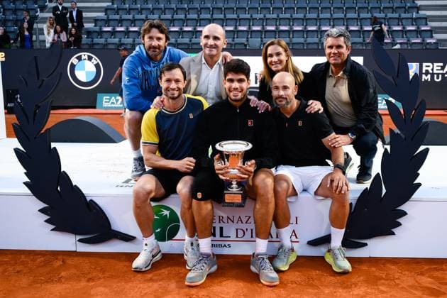 Foto IPP Cavaliere Emiliano. Roma 18 05 2025. Tennis Internazionali d Italia 2025. Nella foto: Carlos Alcaraz con il suo team. Italy Photo Press - World Copyright italy ITALY  Copyright: xR4924_italyphotopressx