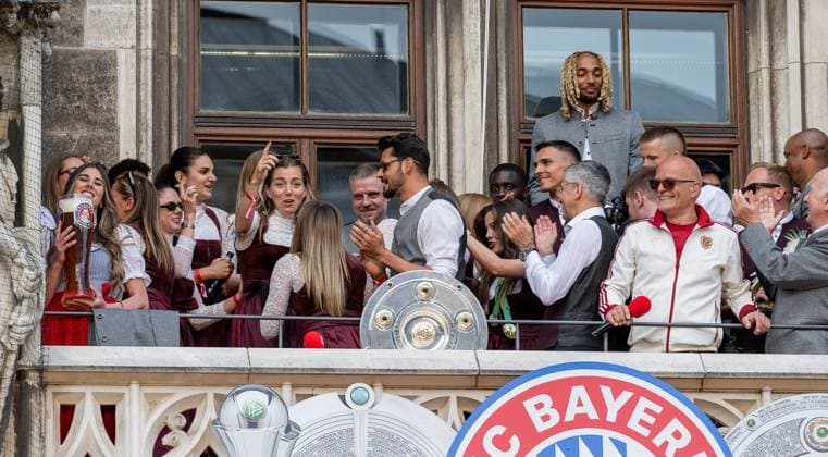 The two teams celebrate the championships and the womens cup victory on the balcony of Munich City Hall with their trophies Reception and championship ceremony FC Bayern Muenchen men and women, football, Bundesliga, 2024 2025 season, 18 05 2025 Reception and championship ceremony FC Bayern Muenchen men and women, football, Bundesliga, 2024 2025 season, 18 05 2025 Munich Copyright: xEibner-Pressefoto HeikexFeinerx EP_HFR