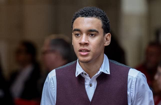 Jamal Musiala FC Bayern Muenchen, 42 Reception and championship ceremony FC Bayern Muenchen men and women, football, Bundesliga, 2024 2025 season, 18 05 2025 Reception and championship ceremony FC Bayern Muenchen men and women, football, Bundesliga, 2024 2025 season, 18 05 2025 Muenchen Copyright: xEibner-Pressefoto HeikexFeinerx EP_HFR