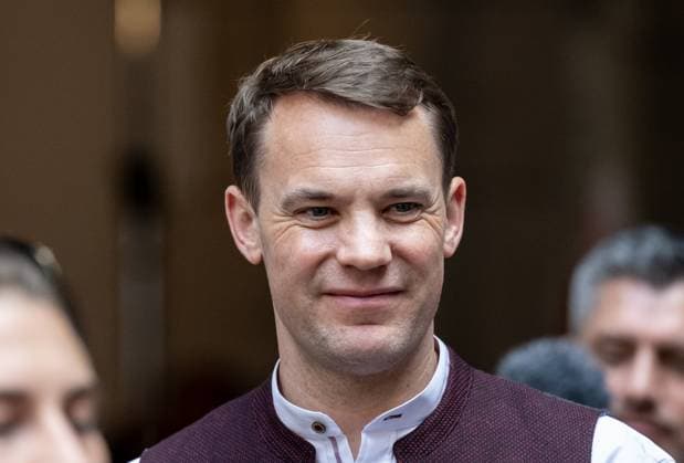 Manuel Neuer Goalkeeper, FC Bayern Muenchen, 1 Reception and championship ceremony FC Bayern Muenchen men and women, Football, Bundesliga, Season 2024 2025, 18 05 2025 Reception and championship ceremony FC Bayern Muenchen men and women, Football, Bundesliga, Season 2024 2025, 18 05 2025 Muenchen Copyright: xEibner-Pressefoto HeikexFeinerx EP_HFR