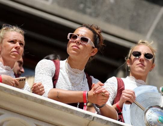 Football, men, Bundesliga, 2024 2025 season, FC Bayern Munich, championship celebration, town hall balcony, Marienplatz Lena Oberdorf FC Bayern Munich looking to the right