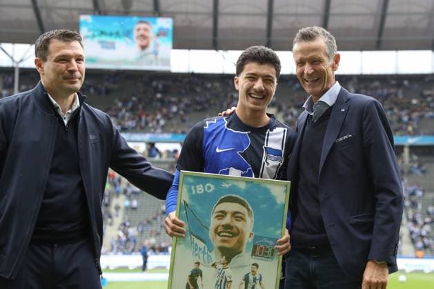Sport Themen der Woche KW20 18.05.2025, xtgx, Fussball 2. Bundesliga, Hertha BSC Berlin - Hannover 96 emspor, v.l. Hertha verabschiedet Ibrahim Maza (Hertha, 10) (DFL DFB REGULATIONS PROHIBIT ANY USE OF PHOTOGRAPHS as IMAGE SEQUENCES and or QUASI-VIDEO) Berlin *** 18 05 2025, xtgx, Fußball 2 Bundesliga, Hertha BSC Berlin Hannover 96 emspor, v l Hertha verabschiedet Ibrahim Maza Hertha, 10 DFL DFB REGULATIONS PROHIBIT ANY USE OF PHOTOGRAPHS as IMAGE SEQUENCES and or QUASI VIDEO Berlin