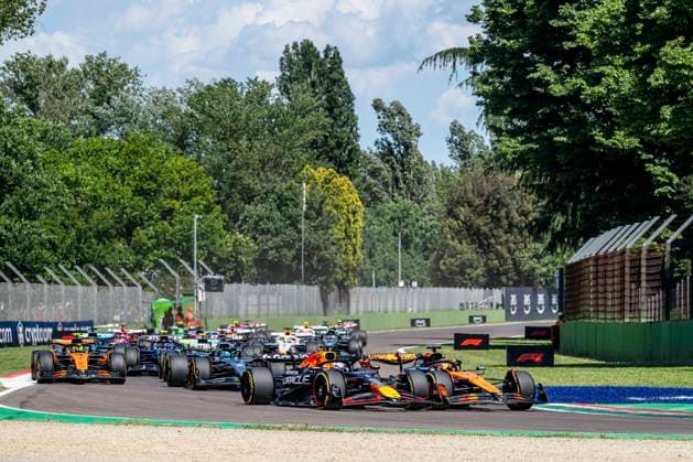 FORMULE 1 : Emilia Romagna - Grand Prix 2025 - 18 05 2025 81 Oscar Piastri (AUS) McLaren F1 Team (GBR) MCL39 Mercedes, during the Formula 1 Emilia Romagna Grand Prix 2025, at the Autodromo Enzo e Dino Ferrari in Imola from May 16 to 18, 2025 in Italy (ITA)  Copyright: xIANxBUNDEYx xMPSxAGENCYx x