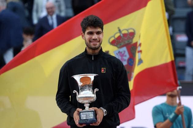 Tennis: ATP, Tennis Herren Masters 1000 Men. Men s Final. Men s Singles at the Foro Italico in Rome, Jannik Sinner (ITA) vs. Carlos Alcaraz (ESP) Rome, Italy 18 May 2025: Men s final, men s singles, match Carlos Alcaraz (ESP) wins and celebrates at the end of the match against Jannik Sinner (ITA) during the Internazionali BNL d Italia 2025 ATP Masters Men s 1000 circuit in Rome at the Foro Italico. Rome italy Italy  Copyright: xIPA ABACAx
