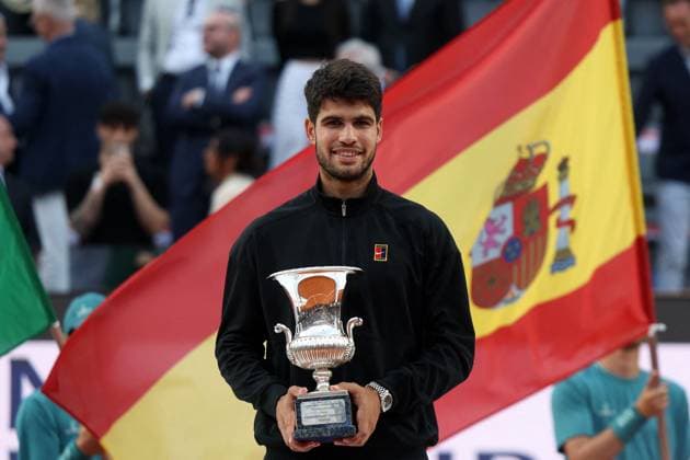 Tennis: ATP, Tennis Herren Masters 1000 Men. Men s Final. Men s Singles at the Foro Italico in Rome, Jannik Sinner (ITA) vs. Carlos Alcaraz (ESP) Rome, Italy 18 May 2025: Men s final, men s singles, match Carlos Alcaraz (ESP) wins and celebrates at the end of the match against Jannik Sinner (ITA) during the Internazionali BNL d Italia 2025 ATP Masters Men s 1000 circuit in Rome at the Foro Italico. Rome italy Italy  Copyright: xIPA ABACAx